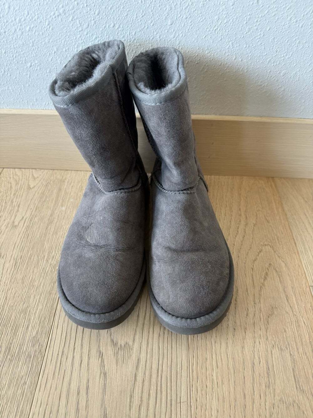 $150 UGG Women's Classic 7 38 Gray Suede Leather Ankle Boots Shoes Winter Pull